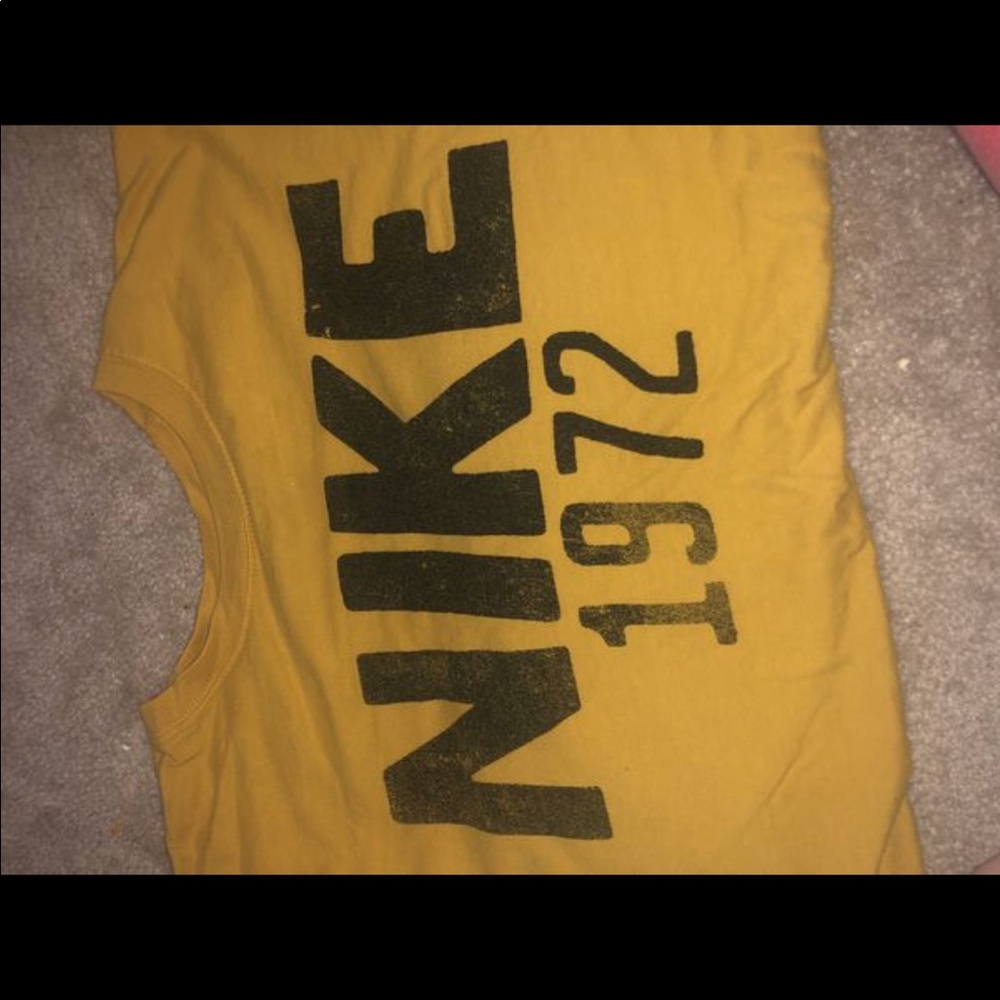 Nike shirt medium